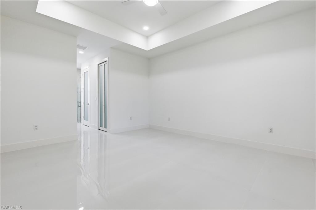 MIRROR LAKES - Residential