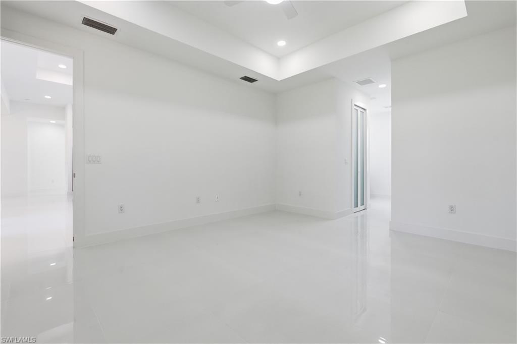 MIRROR LAKES - Residential