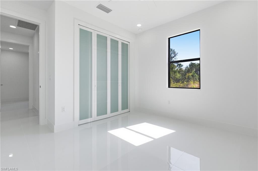 MIRROR LAKES - Residential