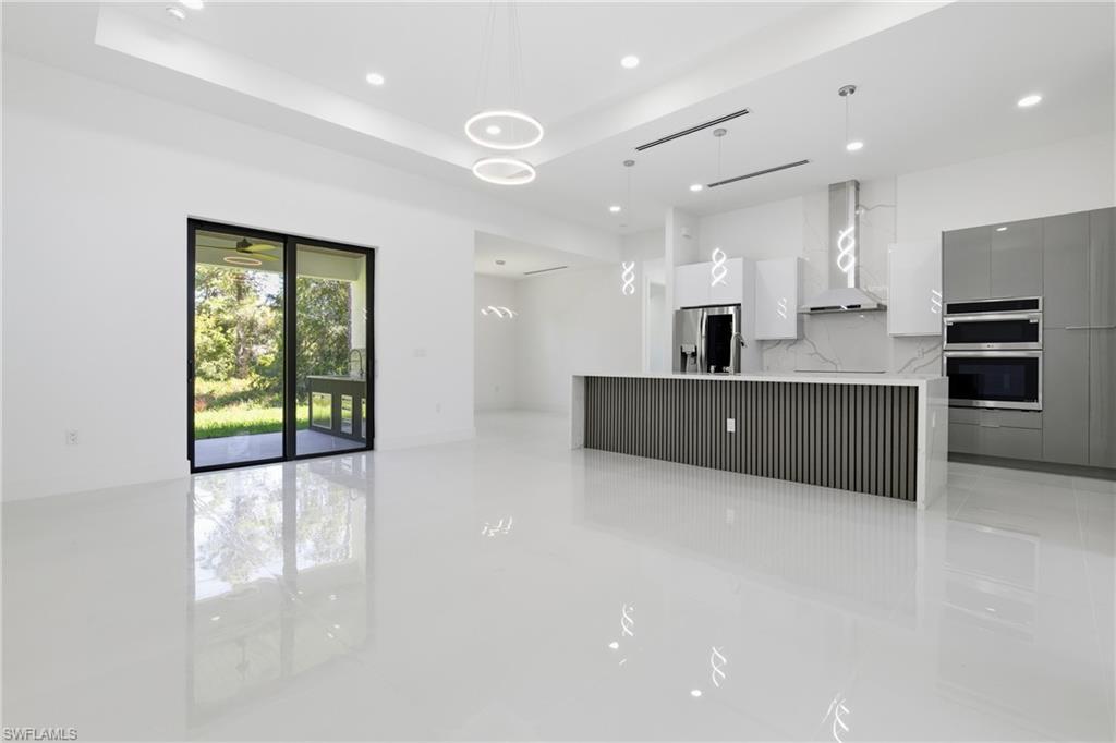 MIRROR LAKES - Residential