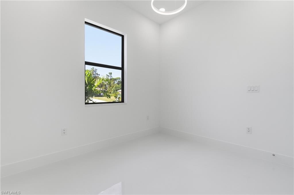 MIRROR LAKES - Residential