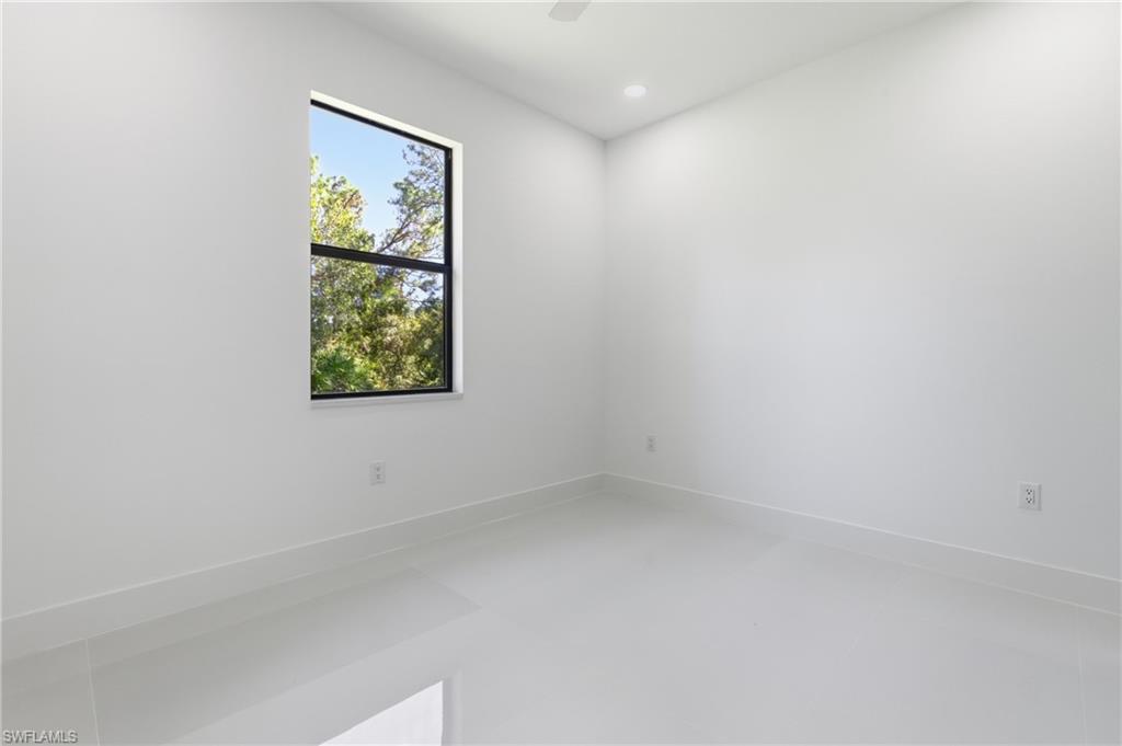 MIRROR LAKES - Residential