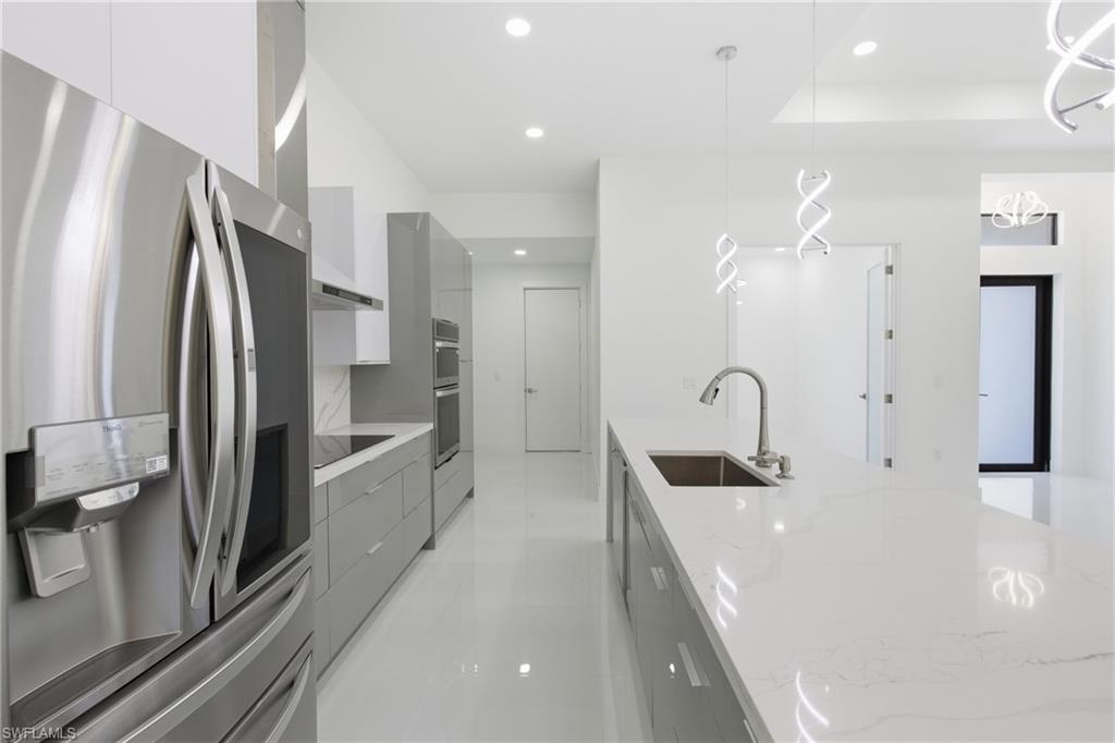 MIRROR LAKES - Residential