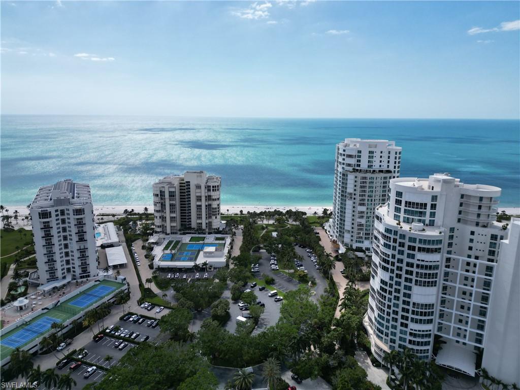 PELICAN POINT - Residential