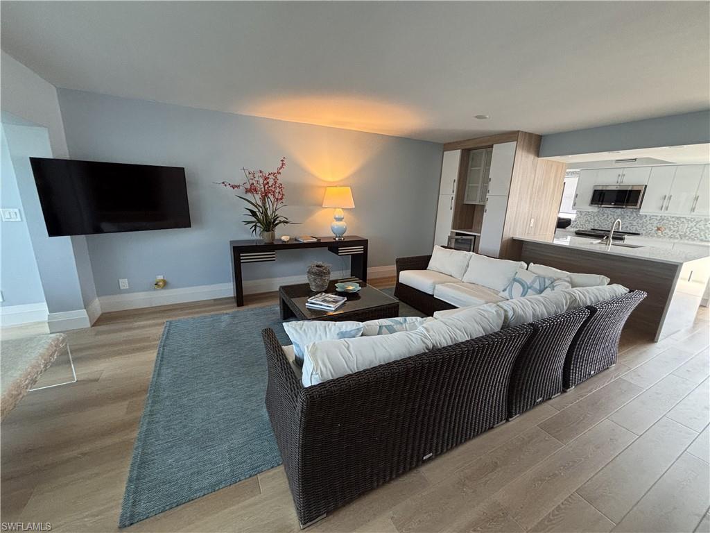 PELICAN POINT - Residential