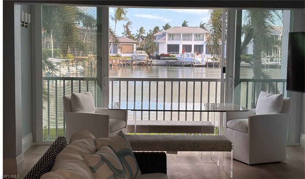 PELICAN POINT - Residential