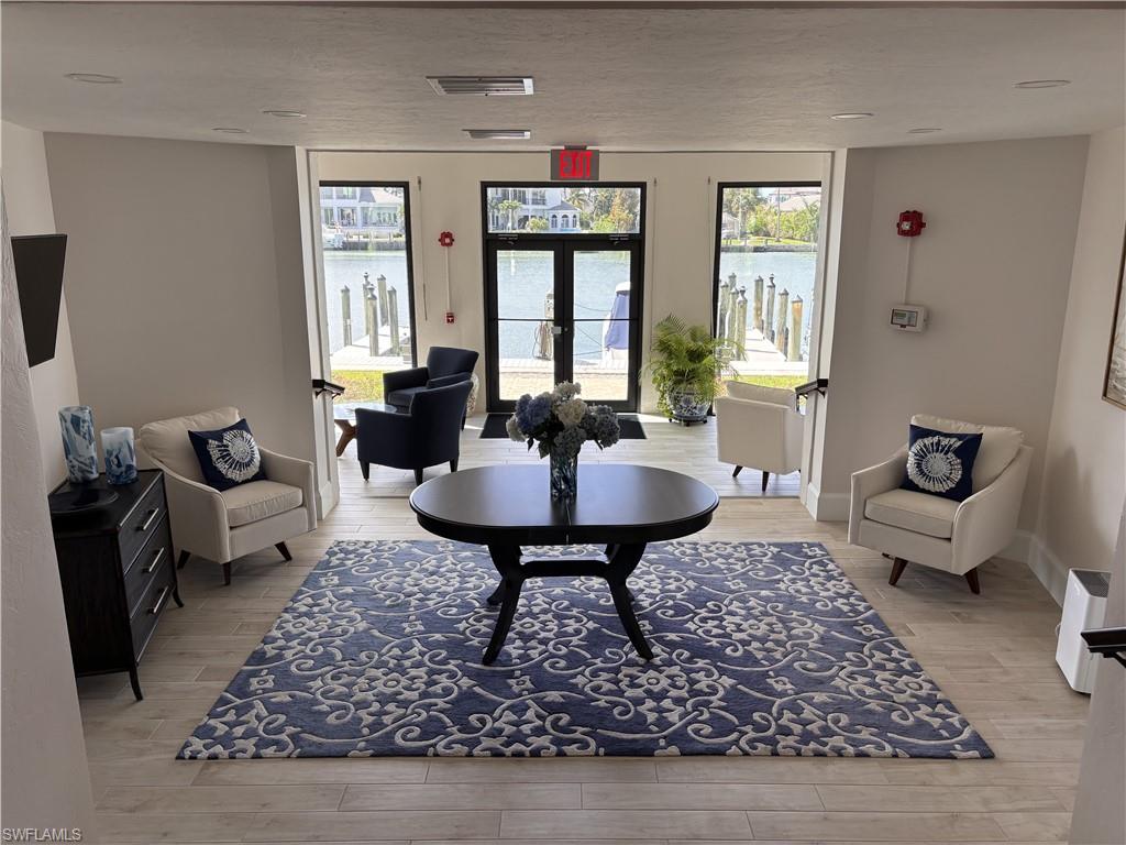 PELICAN POINT - Residential