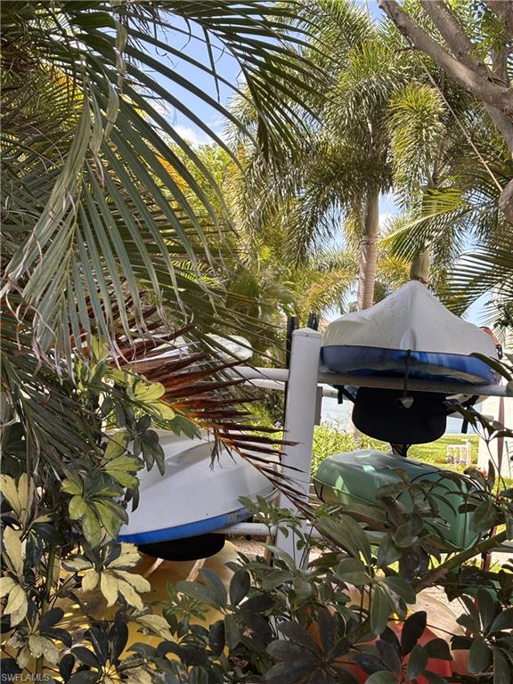 PELICAN POINT - Residential