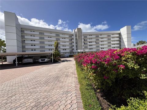 Photo of 300 Park Shore DR #1B, NAPLES, FL 34103 (MLS # 226014855)