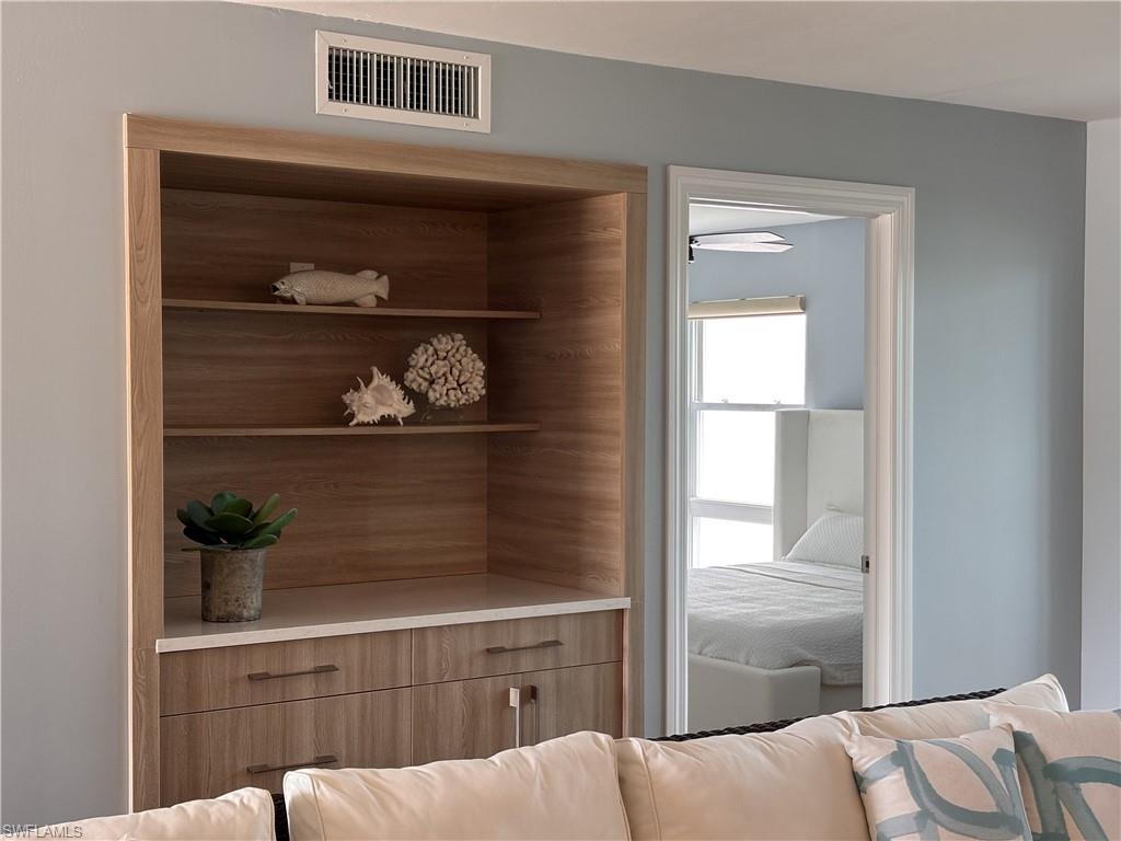 PELICAN POINT - Residential