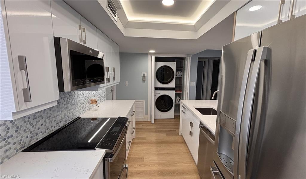 PELICAN POINT - Residential