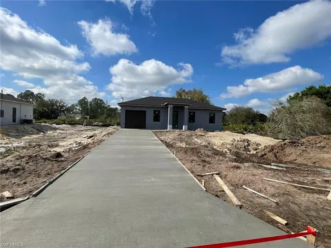 705 Ledge St, Lehigh Acres, FL 33972 - #: 225024092