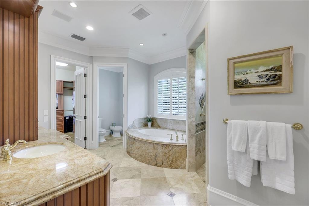 AQUALANE SHORES - Residential