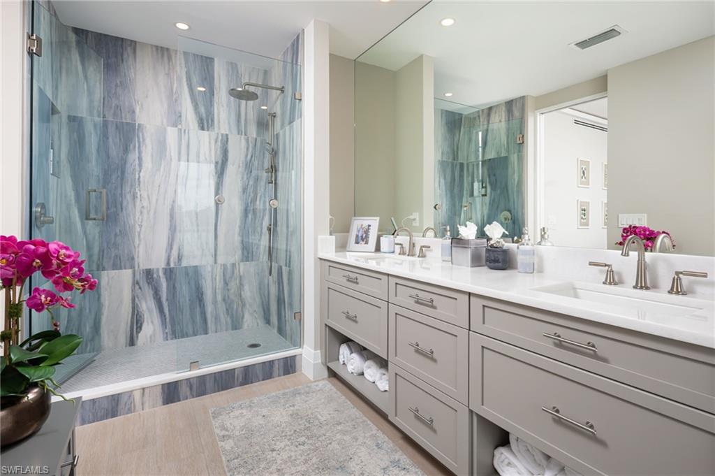 VENETIAN VILLAS - Residential