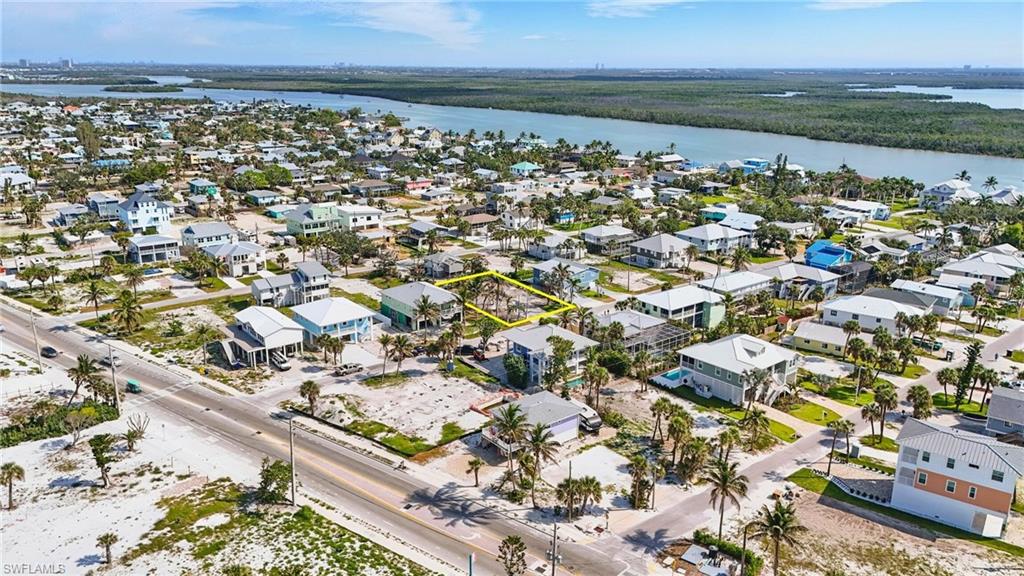 GULF ISLAND MANOR - Land