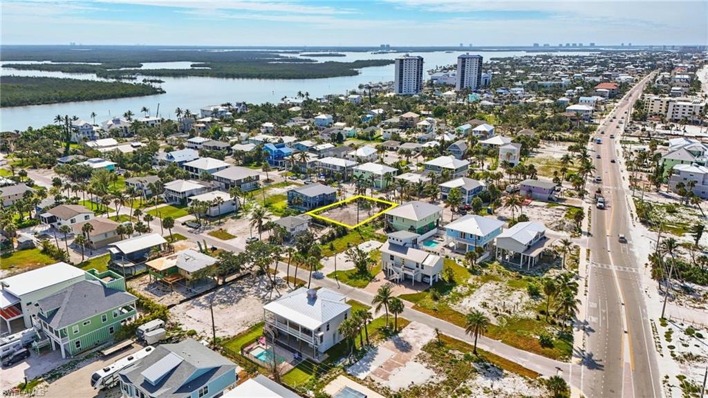 GULF ISLAND MANOR - Land