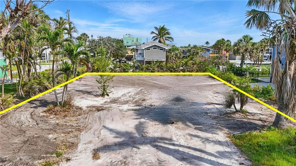 GULF ISLAND MANOR - Land