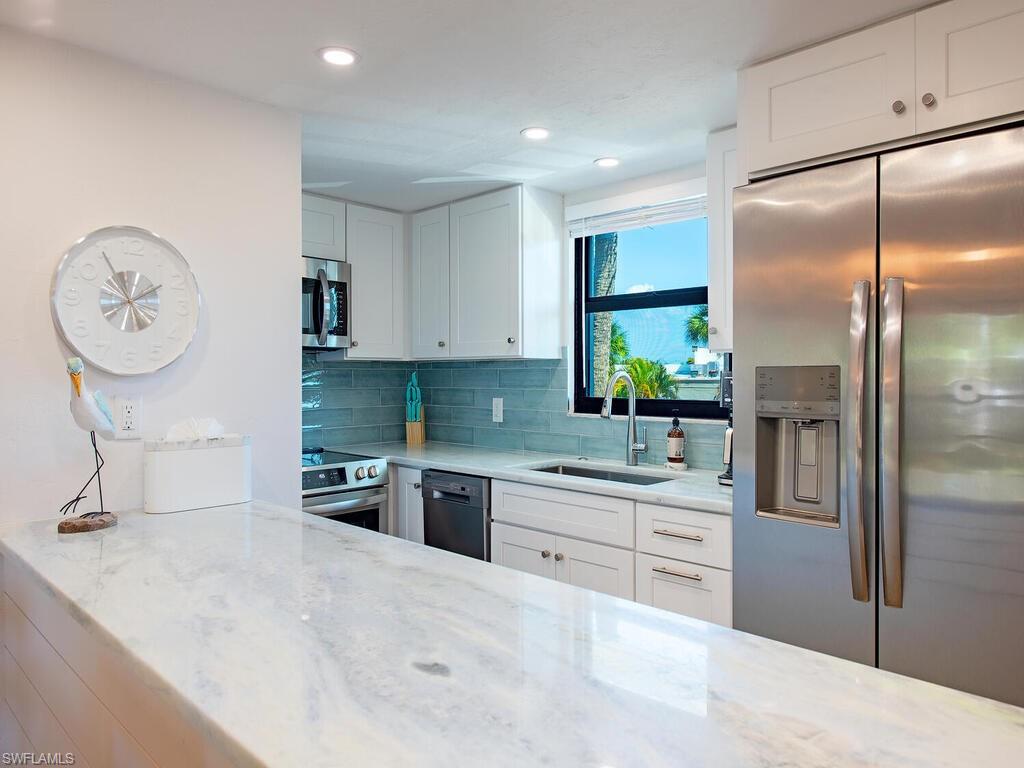 600 Neapolitan WAY 230