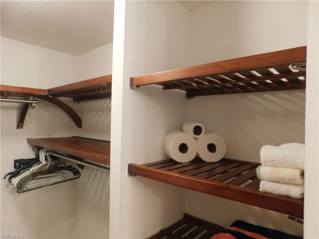 ADMIRALTY YACHT & RACQUET CLUB - Residential