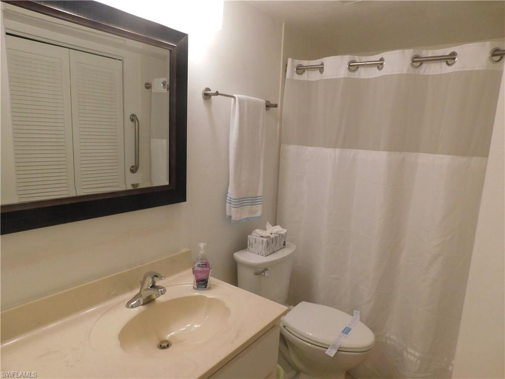 ADMIRALTY YACHT & RACQUET CLUB - Residential