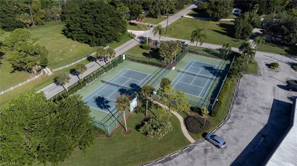 ADMIRALTY YACHT & RACQUET CLUB - Residential