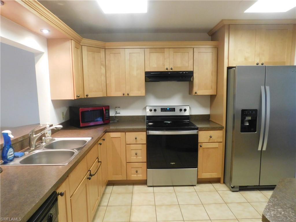 ADMIRALTY YACHT & RACQUET CLUB - Residential