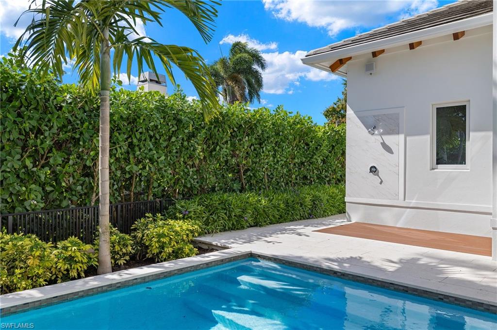 ROYAL HARBOR - Residential