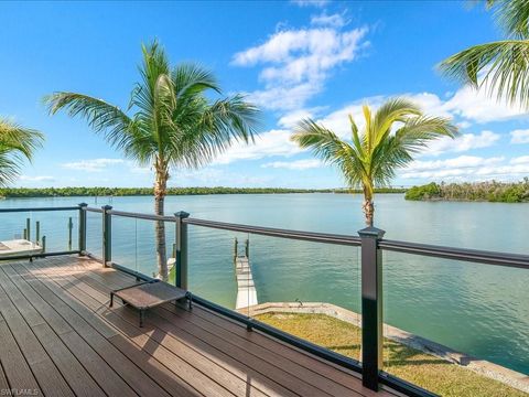 232 Harbor PL N GOODLAND FL 34140