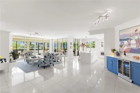 455 Cove Tower Dr Unit 304, Naples, FL 34110 - #: 224025689