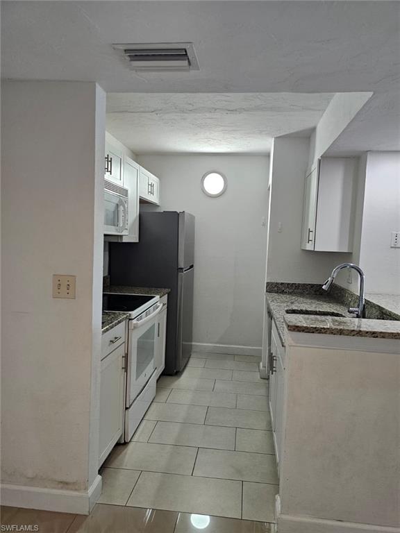 GRANADA LAKES - Residential Lease