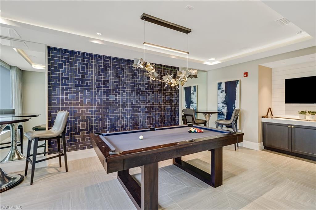 NAPLES SQUARE - Residential