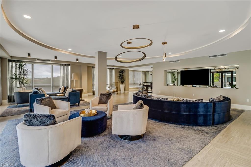 NAPLES SQUARE - Residential