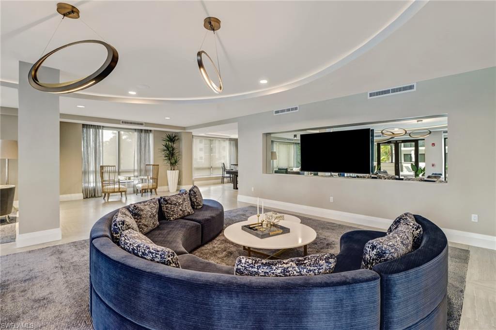 NAPLES SQUARE - Residential