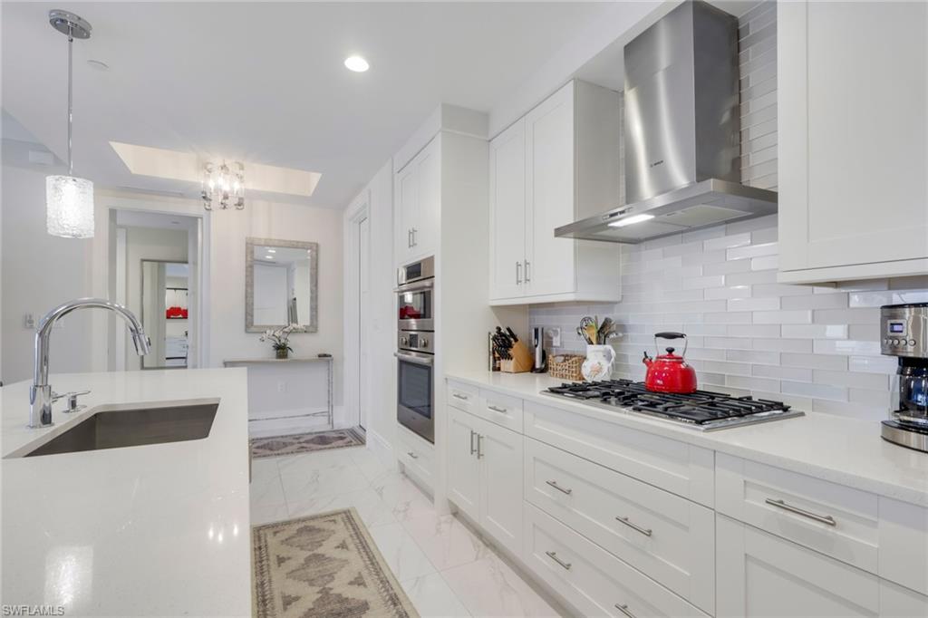 NAPLES SQUARE - Residential