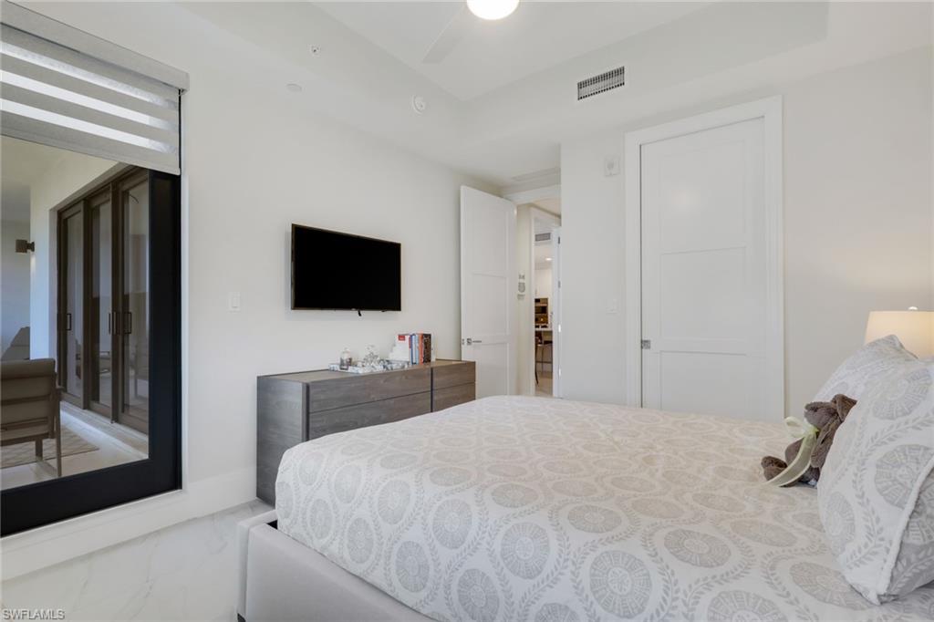 NAPLES SQUARE - Residential