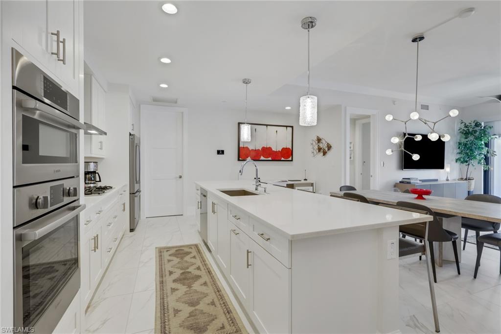 NAPLES SQUARE - Residential