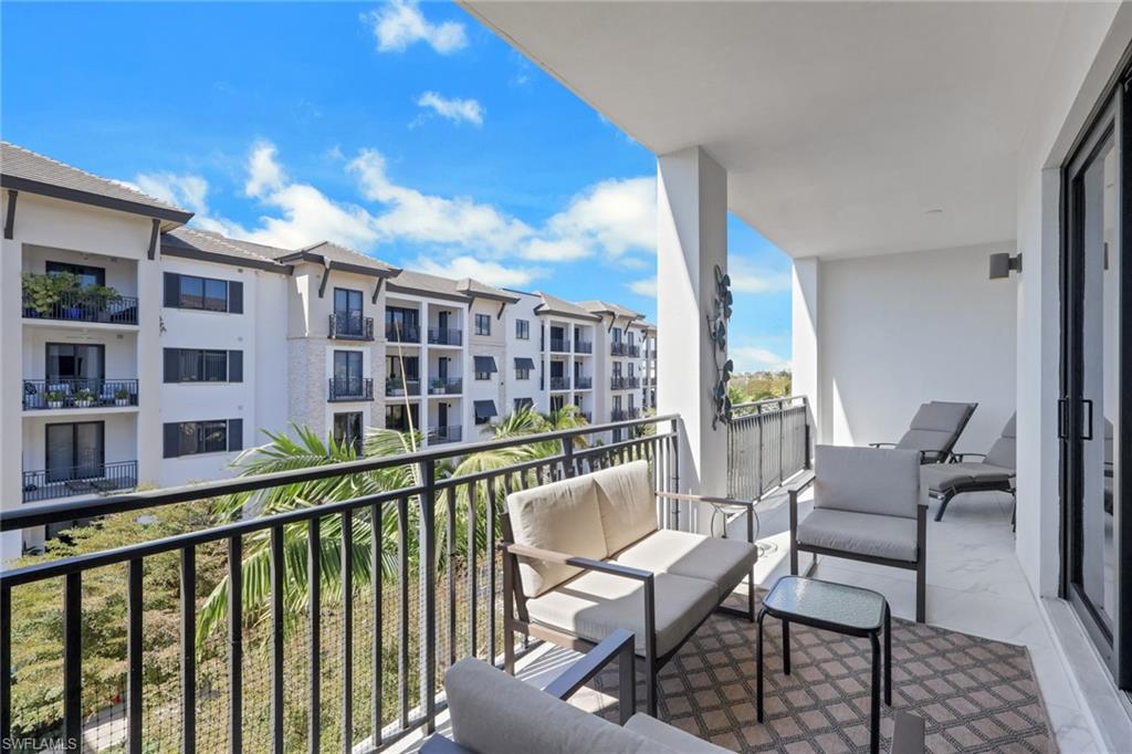 NAPLES SQUARE - Residential