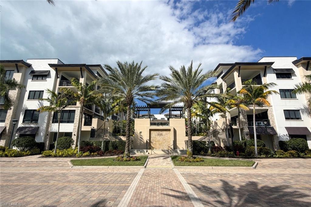 NAPLES SQUARE - Residential