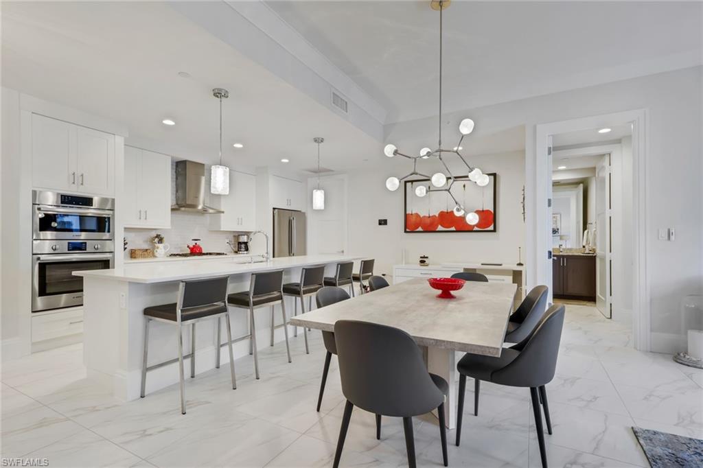 NAPLES SQUARE - Residential