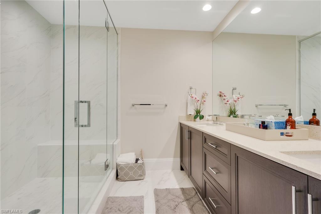 NAPLES SQUARE - Residential