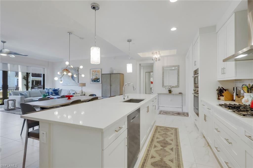 NAPLES SQUARE - Residential