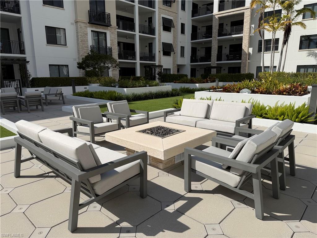 NAPLES SQUARE - Residential