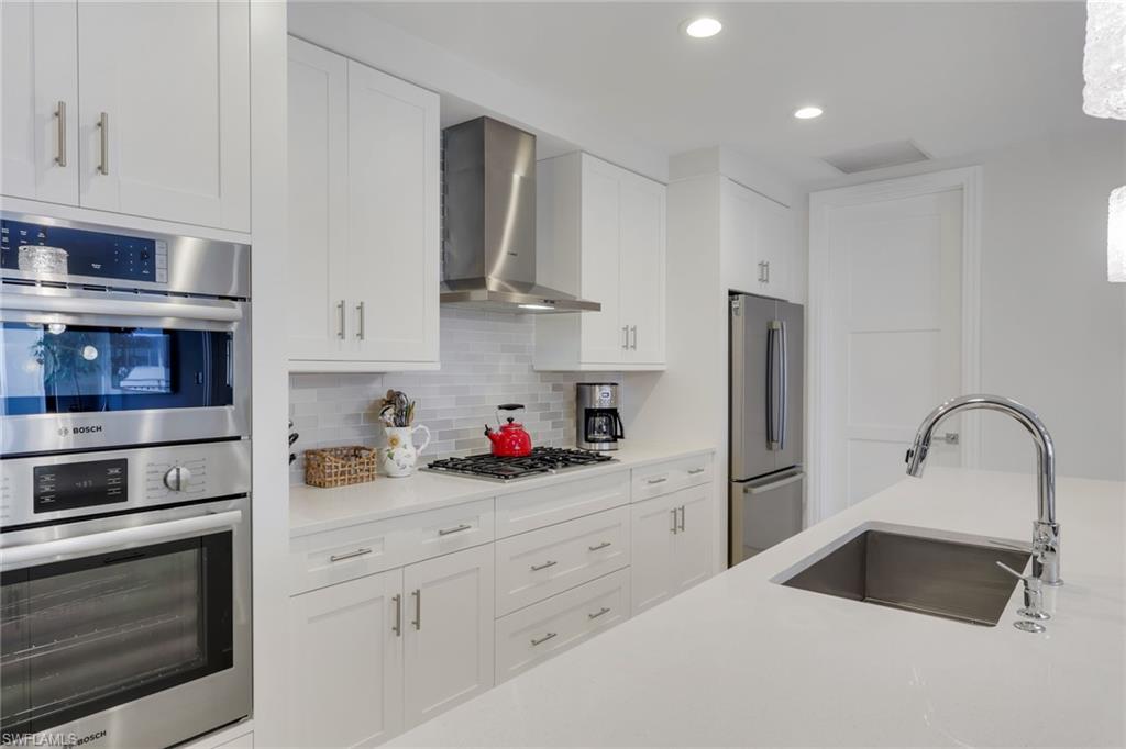 NAPLES SQUARE - Residential