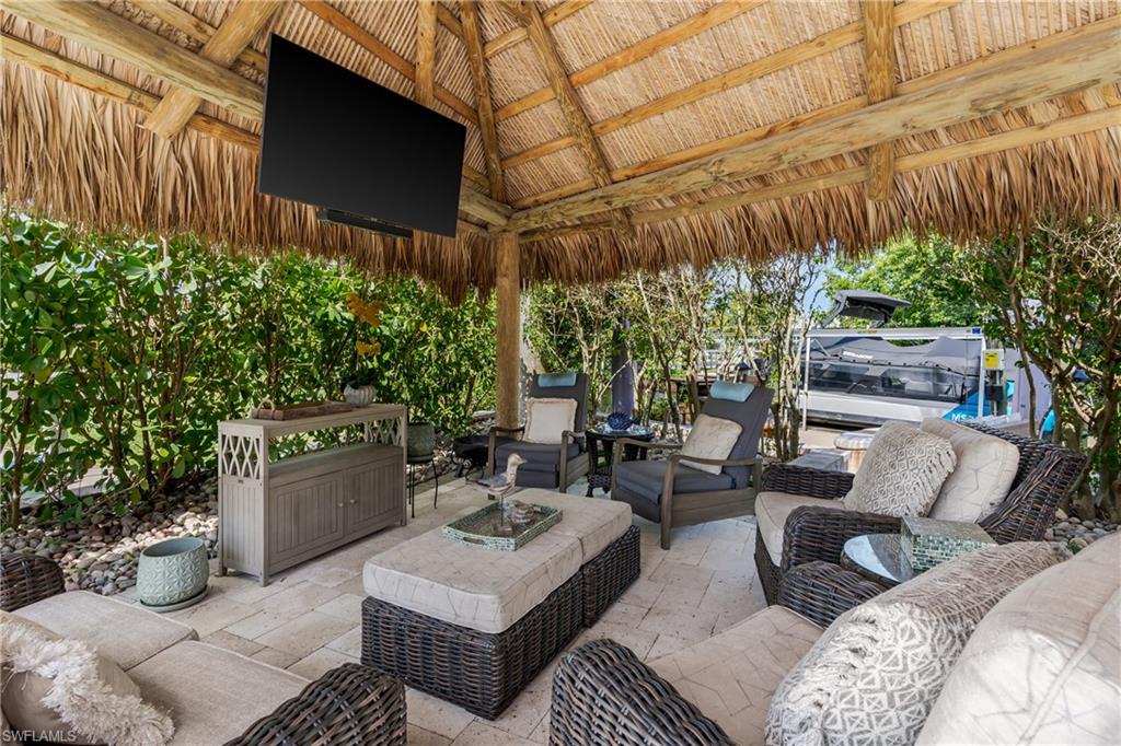 NAPLES MOTORCOACH RESORT - Land