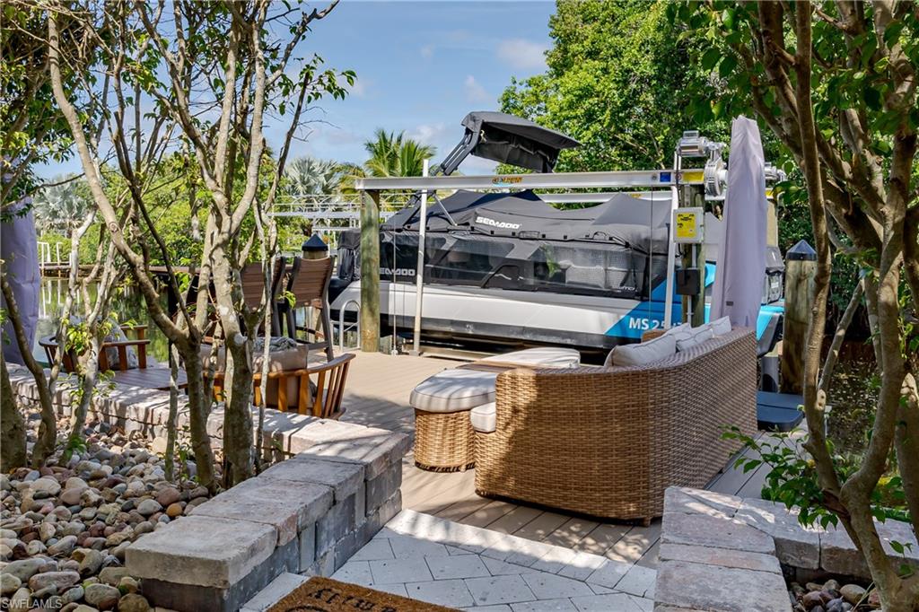 NAPLES MOTORCOACH RESORT - Land