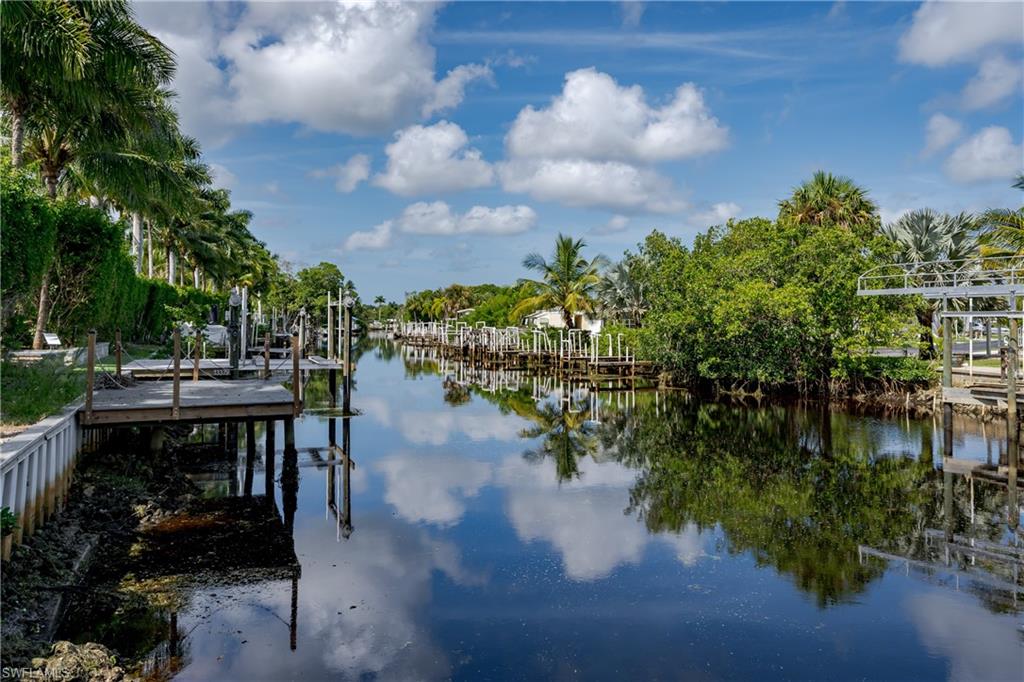 NAPLES MOTORCOACH RESORT - Land