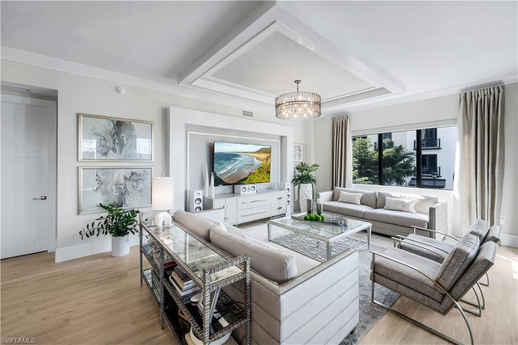 NAPLES SQUARE - Residential