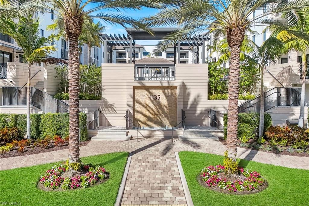 NAPLES SQUARE - Residential