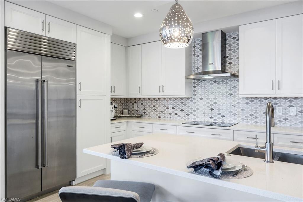 NAPLES SQUARE - Residential