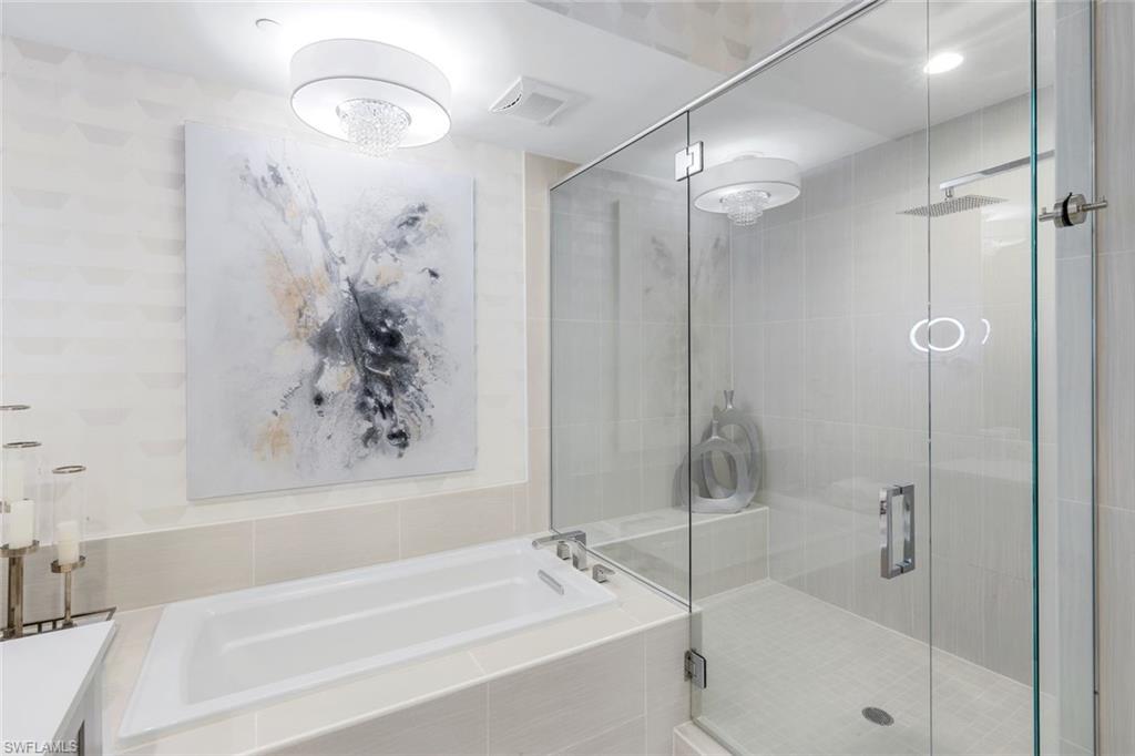 NAPLES SQUARE - Residential